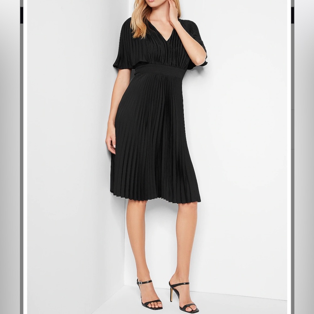 Express pleated v neck midi dress color black size small